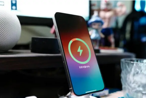 黎城苹果15换屏服务分享用什么充电器给iPhone15充电更好 